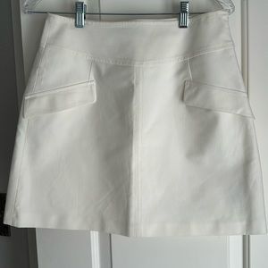 Cute white mini skirt w/ pocket detail.